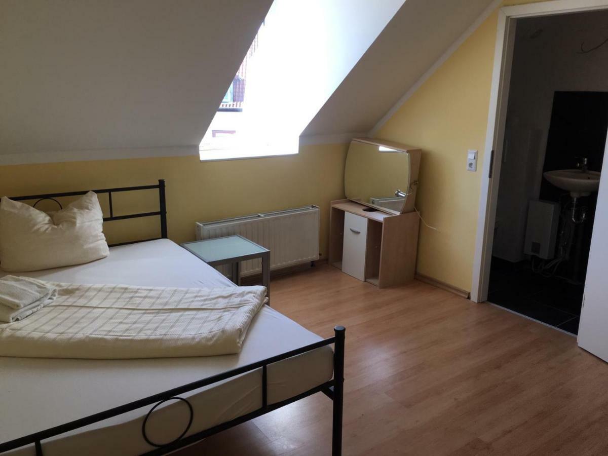 Doppelbettzimmer Mit Bad Καϊζερσλάουτερν Εξωτερικό φωτογραφία